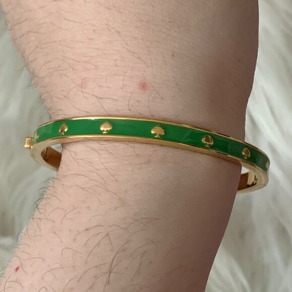 KATE SPADE Spot the Spade Skinny Hinged Bangle in Green/Gold - Picture 2 of 2